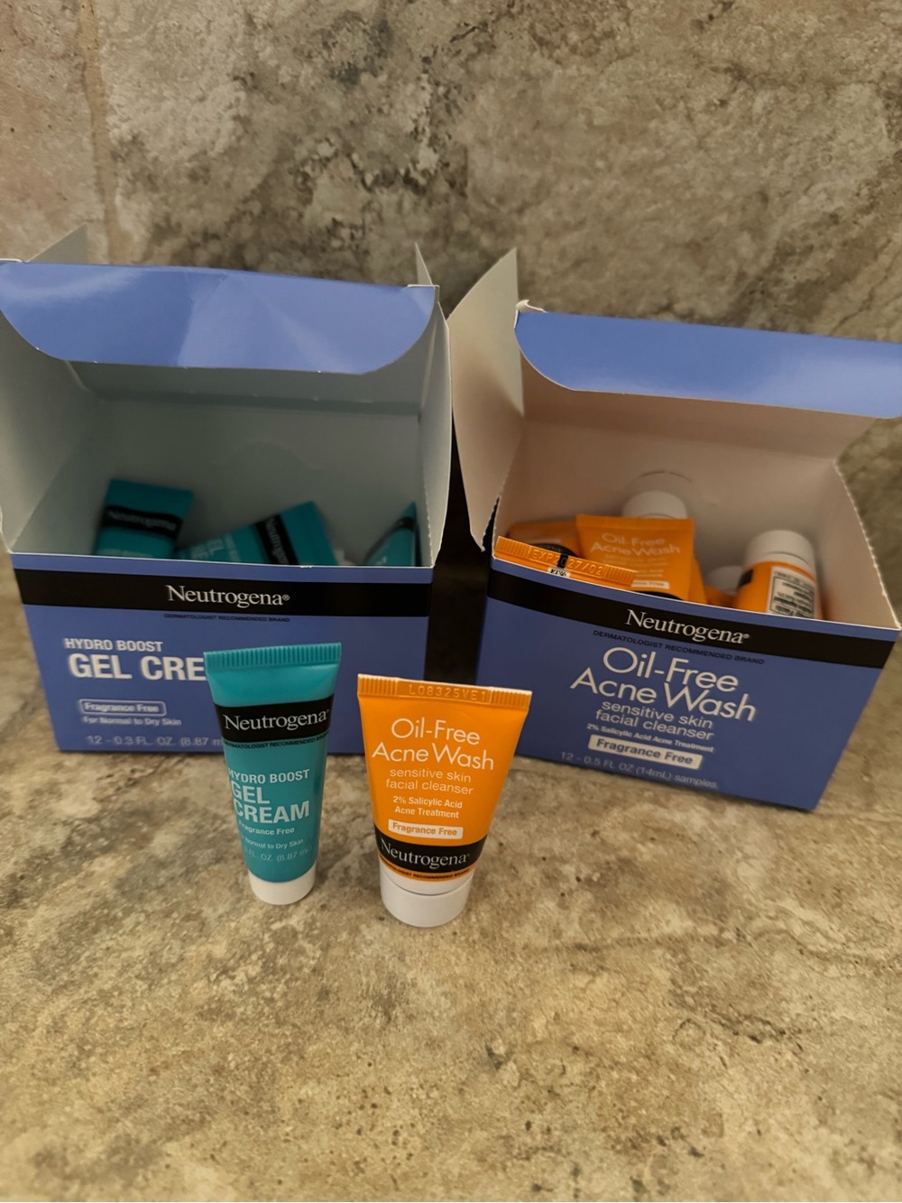 Sample size 12 Neutrogena Hydro Boost Gel cream .3oz & 12 Oil-Free Acne Wash .5